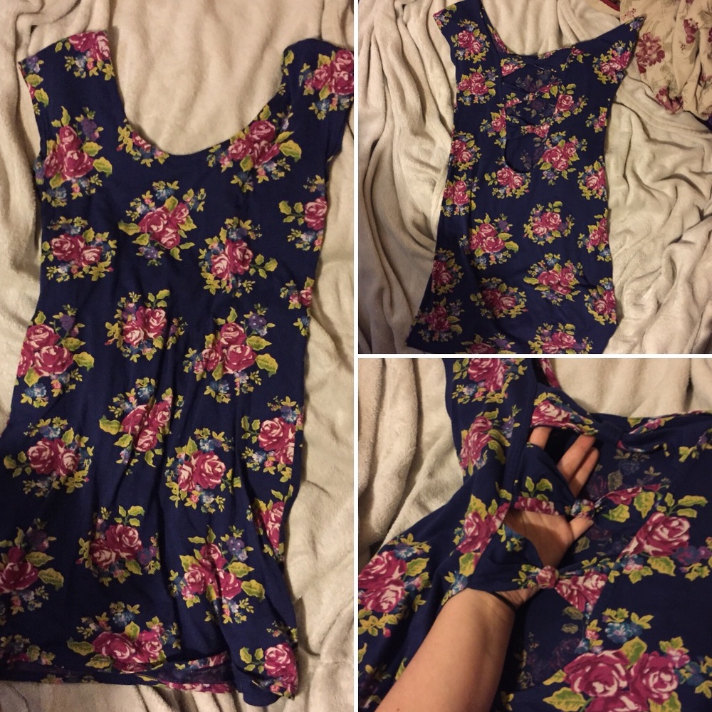 1<3H81 Size Medium Floral Bodycon Mini Dress